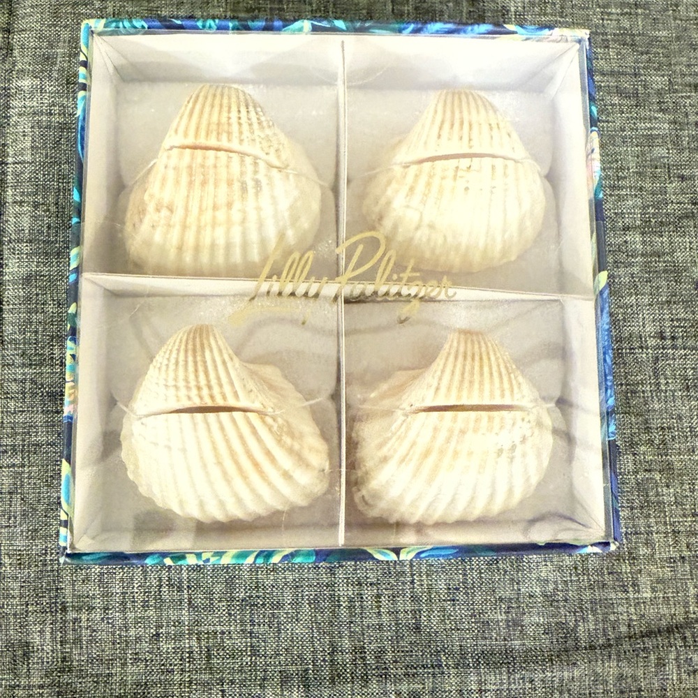 Lilly Pulitzer Cream Seashell Place Card Holder set of 4.
